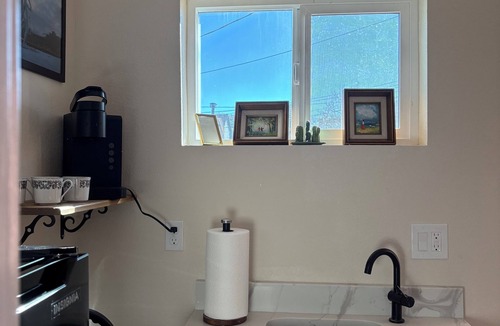 Lincoln Park Apartment | Boutique Denver Guest Studio - King Bed - Free Parking -Walk to Arenas