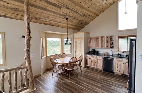 Indian Mountain Cabin | Brand New 4-bedroom cabin/stunning views/king bed, Hot Tub!
