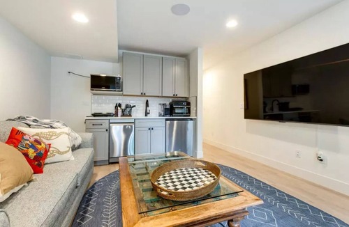 Jefferson Park House | Brand new apartment on the park, next to stadium, with quick access to downtown