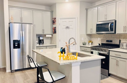 Aurora House | Brand New! Luxe Retreat - Near Airport & Gaylord