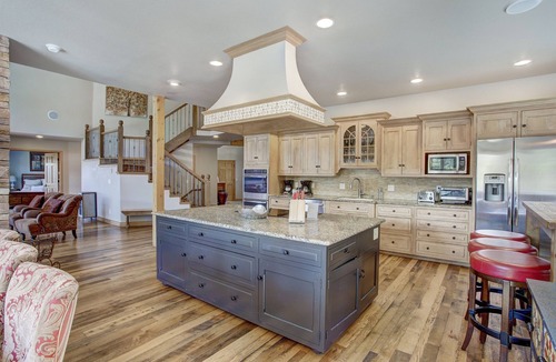 Warrior's Mark West House | 🏆 Breck Home | Hot Tub | 4 Kings | Sleeps 16 | 7 Bedrooms | FreeShuttle | Views