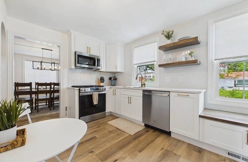 Edwardsville House | Brick B&B - 3Bed 2Full Bath! Downtown Edwardsville