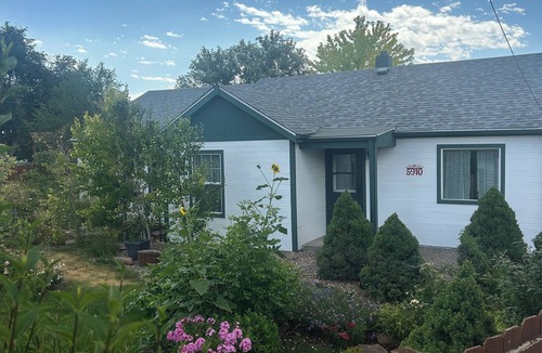 Arvada House | Brilliant 4-bedroom house with AC in Arvada! Family and Pet friendly,
