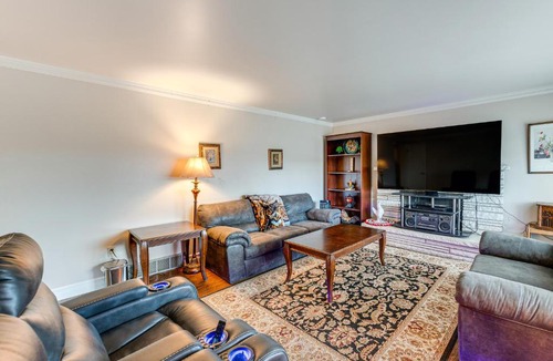 West Valley City House | Bring a Pet: West Valley City House w/Grill