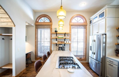 Buena Vista House | Bring the whole family to this amazing 4 bedroom home with lots of room to spread out