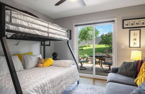 Skyway House | Broadmoor Spacious 4-bd 3 bth house with Mountain View’s 3 mins to The Broadmoor