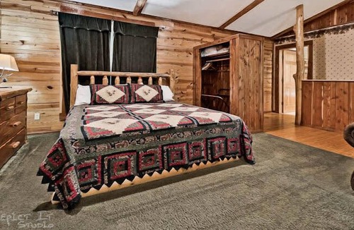 Sylvan Shores Cabin | Cabin near Beaver lake Studio Wifi Smart TVs