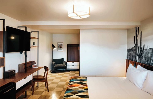 Hale Apartment | Cactus Country Hideout | La Vista Motel | 107