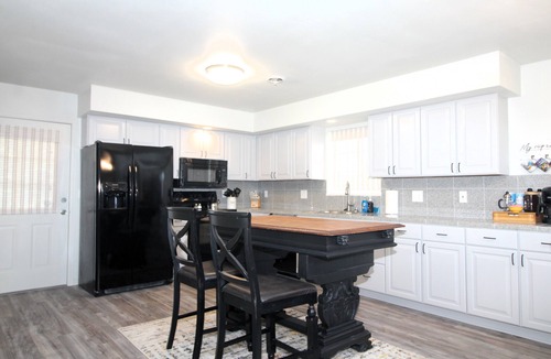 Montrose House | Caddy Shack 2- Charming 3-bedroom totally remodeled with AC and WiFi in Montrose