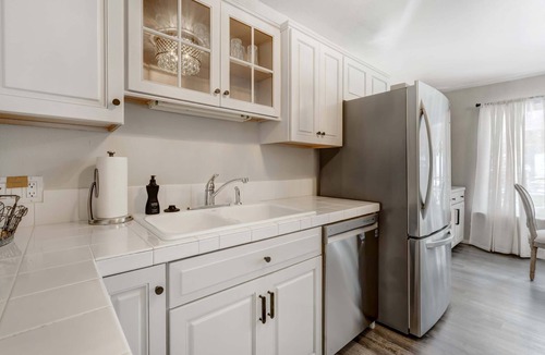 Broadmoor House | Canopy Springs! Walk to the Broadmoor & Game Room!