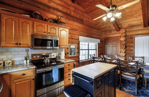 Canyon Lake Cabin | Canyon Lake Haven Cabin Hot Tub Yard BBQ Fire Pit