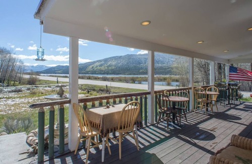 Twin Lakes Cabin | Carriage House at Roadhouse Lodge: romantic suite, fireplace & lake-view deck