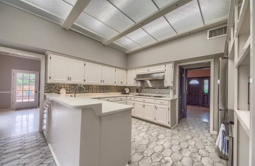 New Braunfels House | Casa Blanca at La Dolce Vita, Luxury Hill Country Mansion with Pool