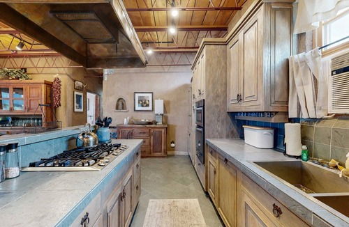 Taos House | Casa de Taos - Adobe Retreat, Hot Tub & Mesa Views