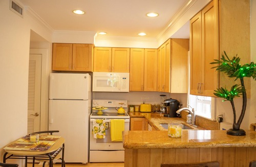 Old Town House | Casa Louisa -Beautiful 2 Bedroom in Old Town - Right off Duval/Great Front Porch