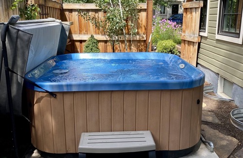 Old North End House | Casa Verde, 1bed & 1bath, with private entrance and hot tub