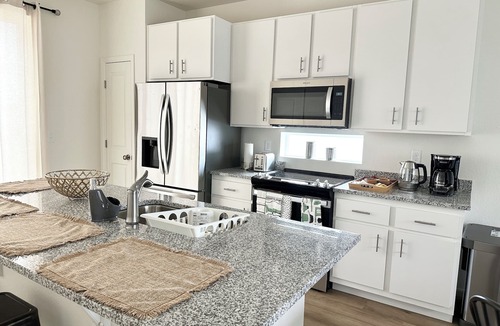 Aurora House | Casablanca Min from Denver Airport & Gaylord Hotel