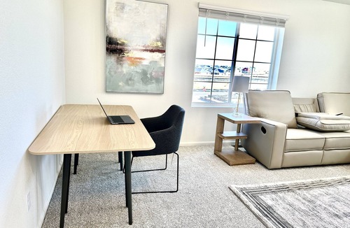 Aurora House | Casablanca Min from Denver Airport & Gaylord Hotel