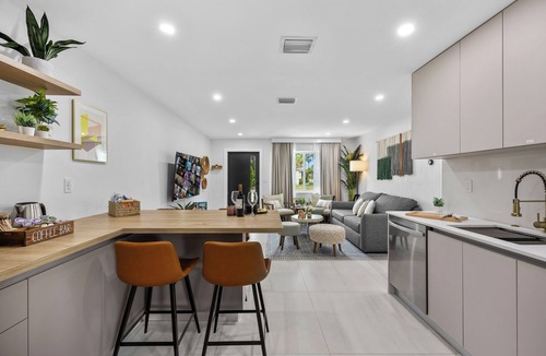 Coral Terrace House | Casita Coral: 5-Star Stay with King Bed, Hot Tub, Backyard Oasis, & Pet-Friendly