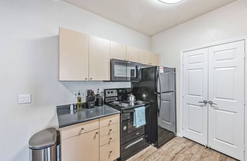 Castle Rock Apartment | Castle Rock Retreat w/queen bed, pool & hot tub