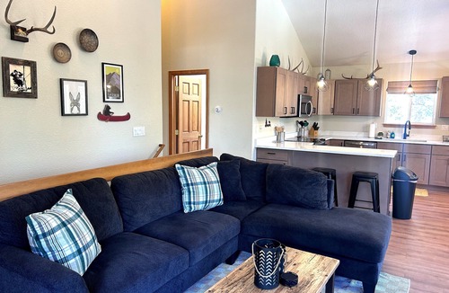 Valley of the Sun Cabin | Cedar Barrel Sauna & Mtn Views - Pet-Friendly, 20 mi to Breckenridge