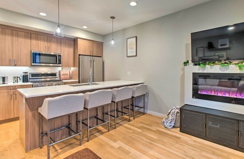 Baker House | Central Denver Home w/ Rooftop Terrace & Fire Pit!