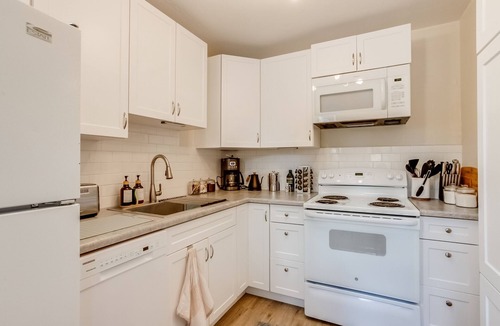Aurora Condo | Centrally located Zen Home