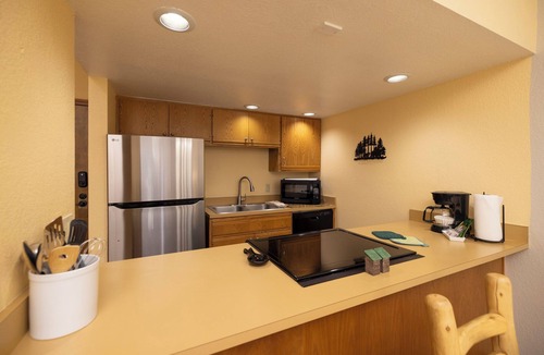 Historic Downtown Durango Condo | Charming 1-bedroom condo at Cascade Village with stunning mountain views - 2 Miles from Purgatory