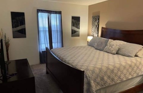 Aurora Condo | Charming 1-bedroom condo in beautiful Aurora with WiFi, AC