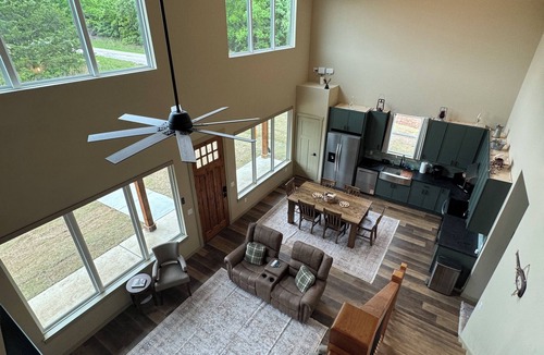Evening Shade House | Charming 2-bedroom house with Sunrise balcony views in cozy Vian