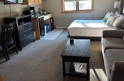Four O'Clock Resort | Charming 2bedroom/2 bath w/studio lock off ski in/ski out - Feb 14-21