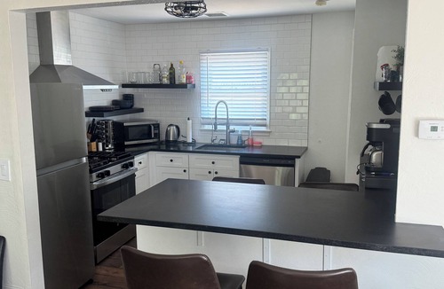 Greeley House | Charming Bungalow Getaway chock full of amenities and close to UNC