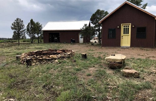 Raton Cabin | Charming, Glamping Cabin with Barbecue Grill, Perfect for Wildlife Watching in Raton, New Mexico