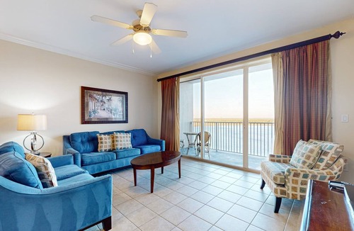 Florida Central Atlantic Coast Condo | Charming lakefront condo with balcony, lake view, AC, Internet, pool & hot tub
