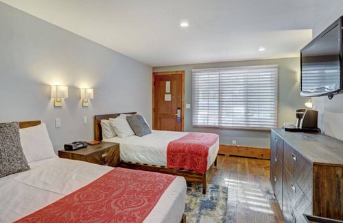 Vail Cabin | Charming Lodge Room with 2 Doubles | Lodge at Vail