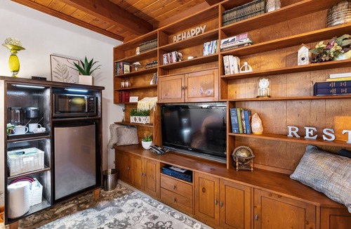 Cascade-Chipita Park Apartment | Charming Private Mountain Haven with Hot Tub; Eco-Friendly!