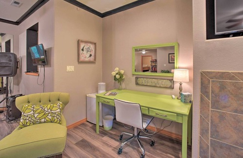 Northwest Colorado Springs House | Charming Retreat ~ 5 Mi to Garden of the Gods