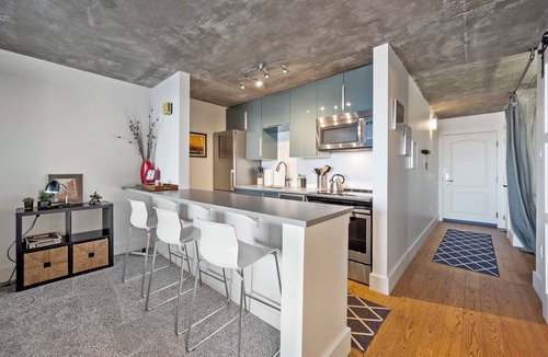 Downtown Denver Apartment | Charming studio in the heart of Denver with pool, fitness center, parking