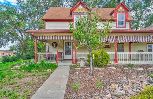 West Colorado Springs House | Charming Victorian Haven Near Garden of the Gods