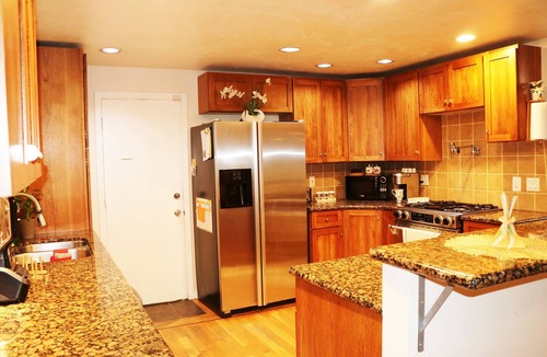 Southeast House | CHEERFUL 3 BEDROOM HOME WITH HUGE BACKYARD
