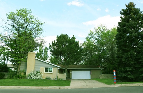 Southeast House | CHEERFUL 3 BEDROOM HOME WITH HUGE BACKYARD