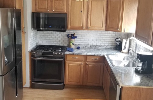 Walnut Grove House | Cheerful 4 bed home with large yard and patio near parksnear