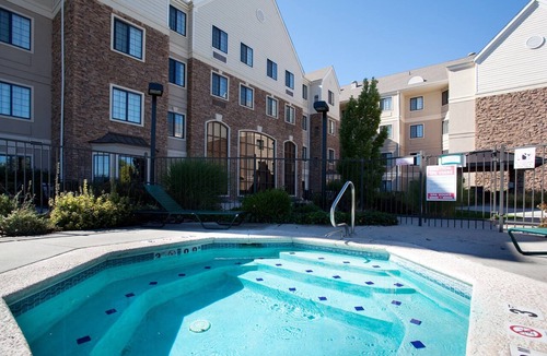 Glendale Condo | Cherry Creek Suite with Free Breakfast! Pool, Shared Hot Tub + Gym Access