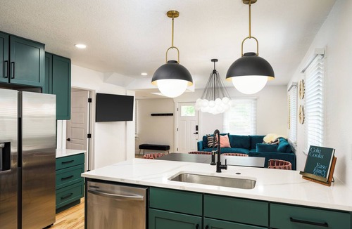 Denver House | Chic 4-bedroom house with Karaoke Lounge, Cedar Hot Tub, minutes to downtown