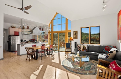 Missouri Heights House | Chic Carbondale retreat with mountain views
