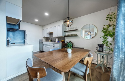 Arvada Condo | Chic Getaway for Adventurers along i70 - 12 min to DEN!
