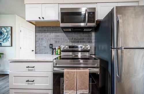 Arvada Condo | Chic Getaway for Adventurers along i70 - 12 min to DEN!