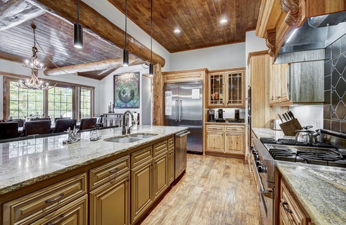 Christie Heights House | Christie Heights Elegant Retreat - Incredible Mountain Home Close to Slopes, Hot Tub, Pool Table