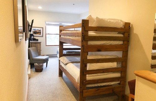 Mountain Village Hotel | Clean and Quiet Room for 4 With Perks in Telluride's Mountain Village