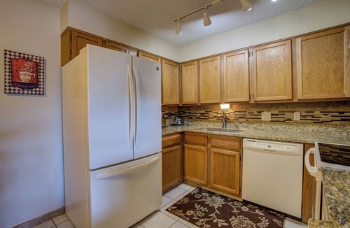 Union Square Condo | clean and sharp 1-bedroom condo in Lakewood for 3 months and longer